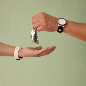 רכישת נכס בתוך המשפחה